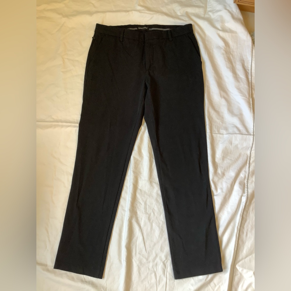 Dockers Men's Black Straight Chino pants